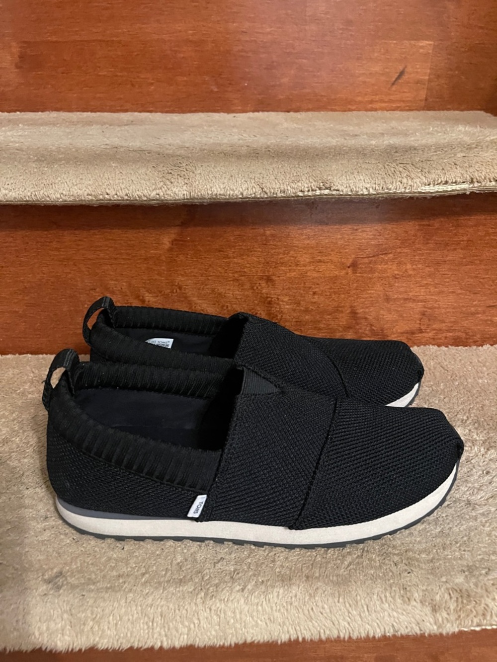 Toms Black Knit Slip-On Sneakers with White Sole Size 7 In Excellent Condition